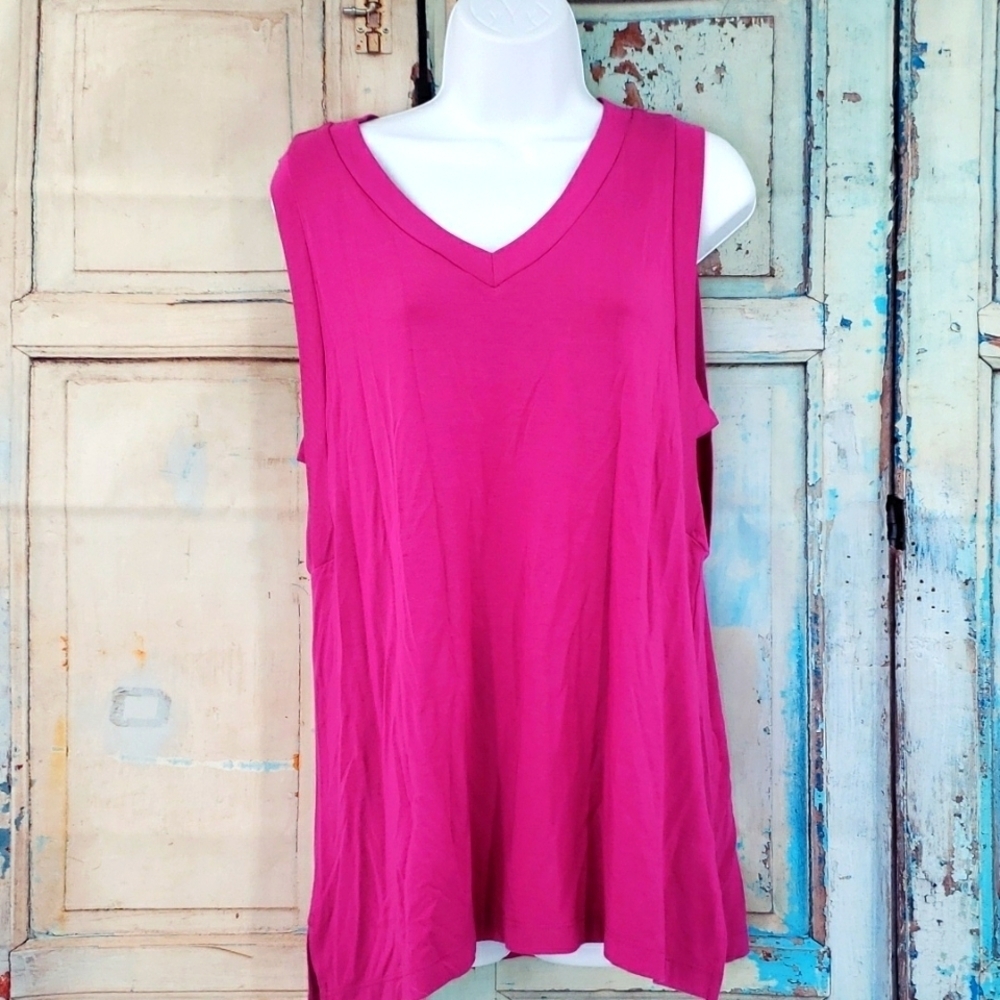 Soft Surroundings‎ V Neck Tank